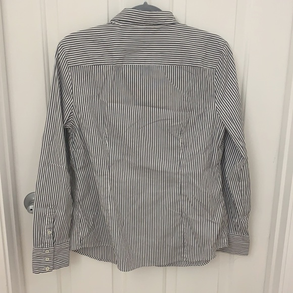 Button down - Picture 3 of 3